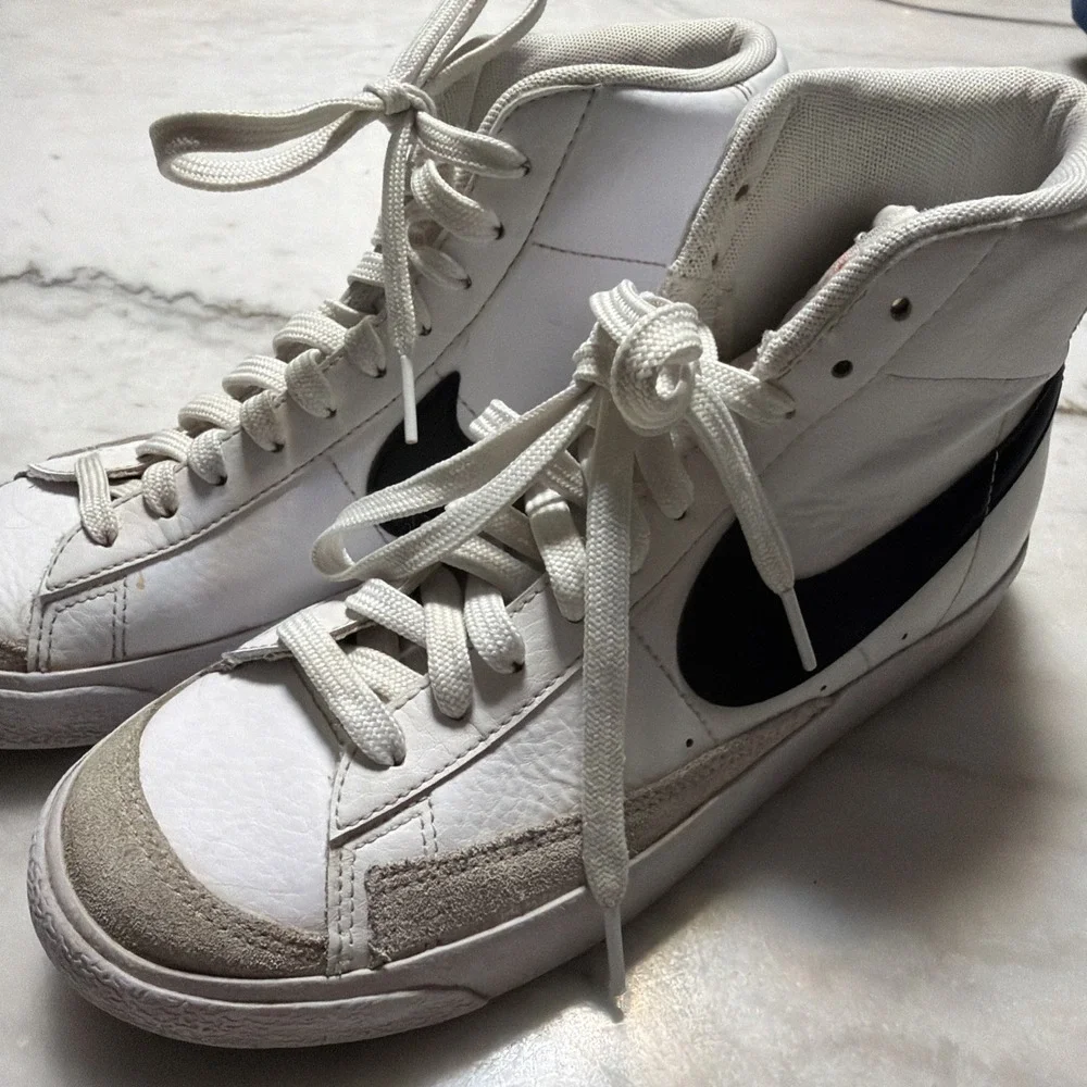 Nike Blazer Mid 77 White Black GS Sneakers DA4086-100 Size 7Y